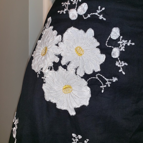 Pressman New York White Yellow Flower Black Skirt - Picture 2 of 8